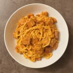 Paste cu bacon și sos rose