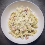 Paste cu cotlet și cașcaval