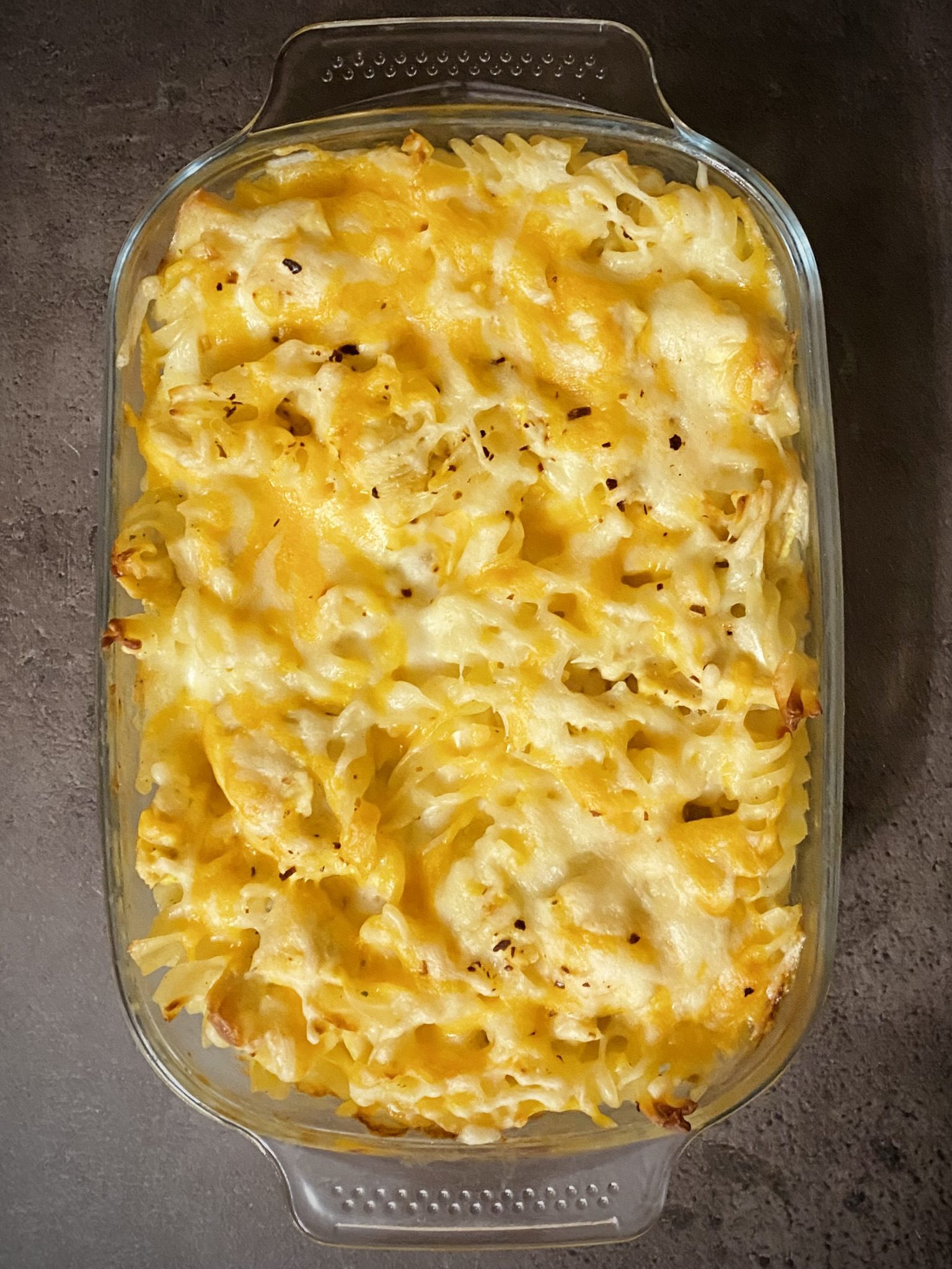 Paste cu pui și sos de brânzeturi