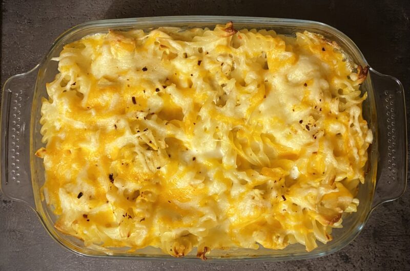 Paste cu pui și sos de brânzeturi