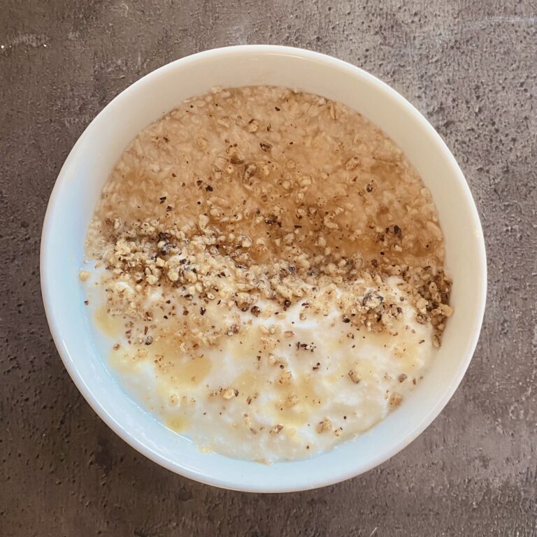 Terci de ovăz cu iaurt și nuci