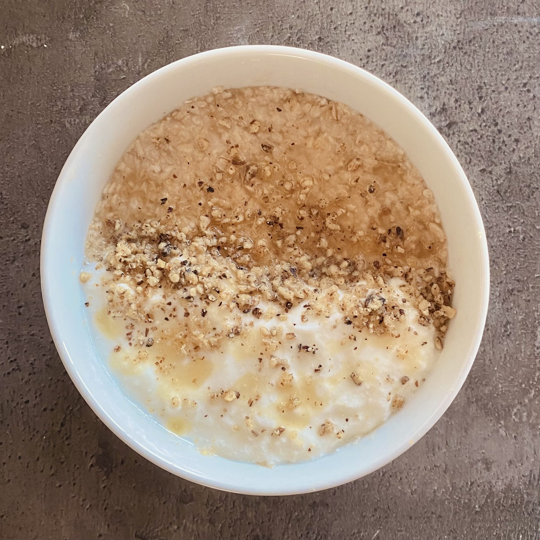 Terci de ovăz cu iaurt și nuci