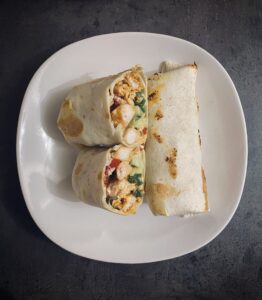 Wrap cu pui și avocado