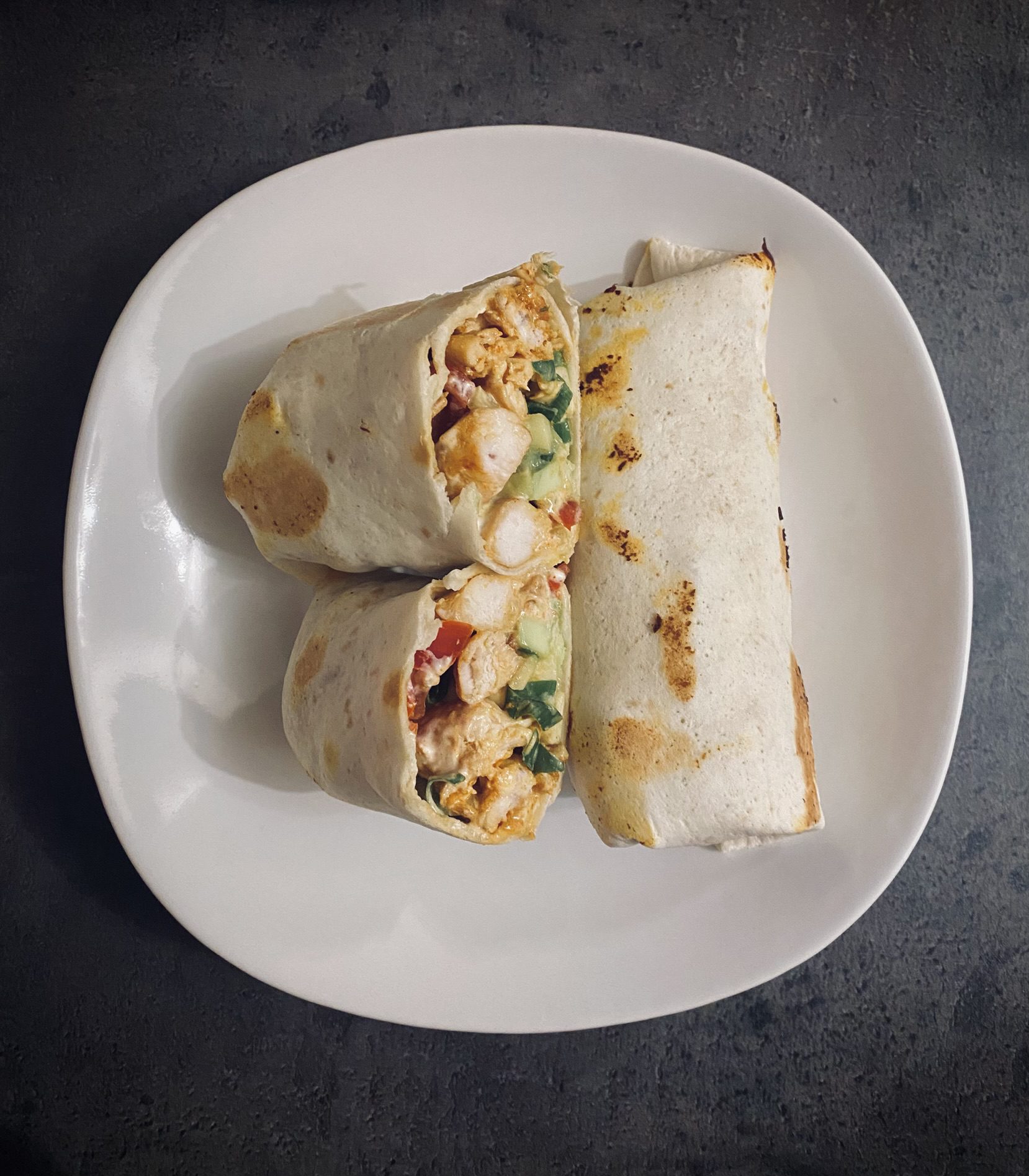 Wrap cu pui și avocado