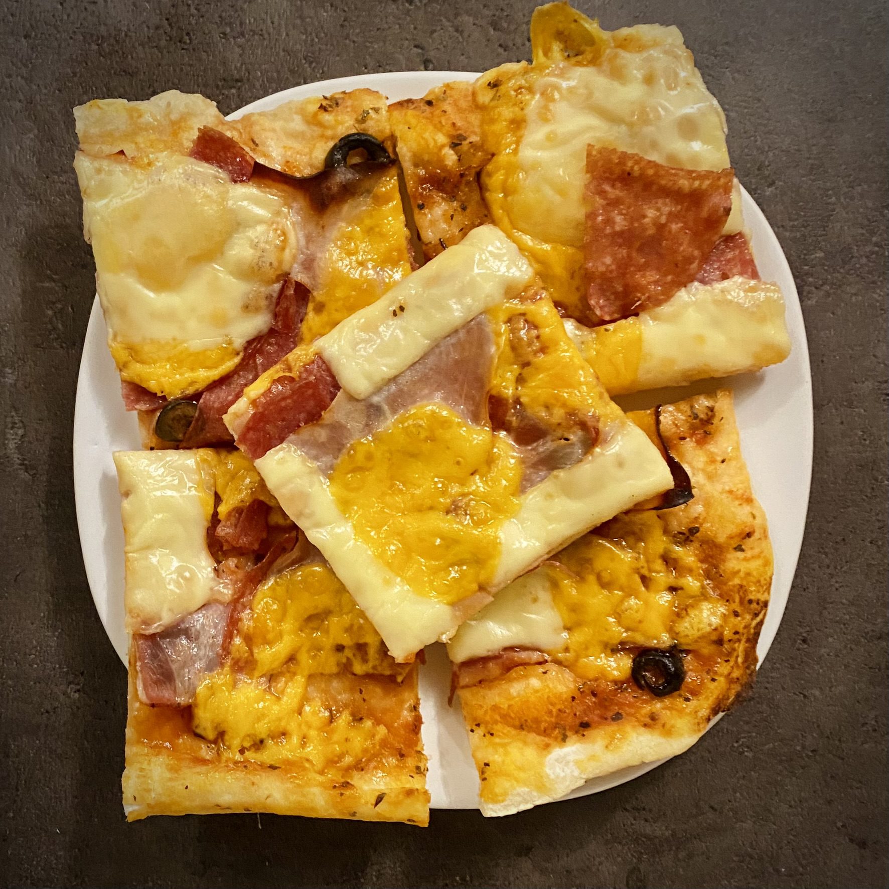 Pizza cu mix de carne