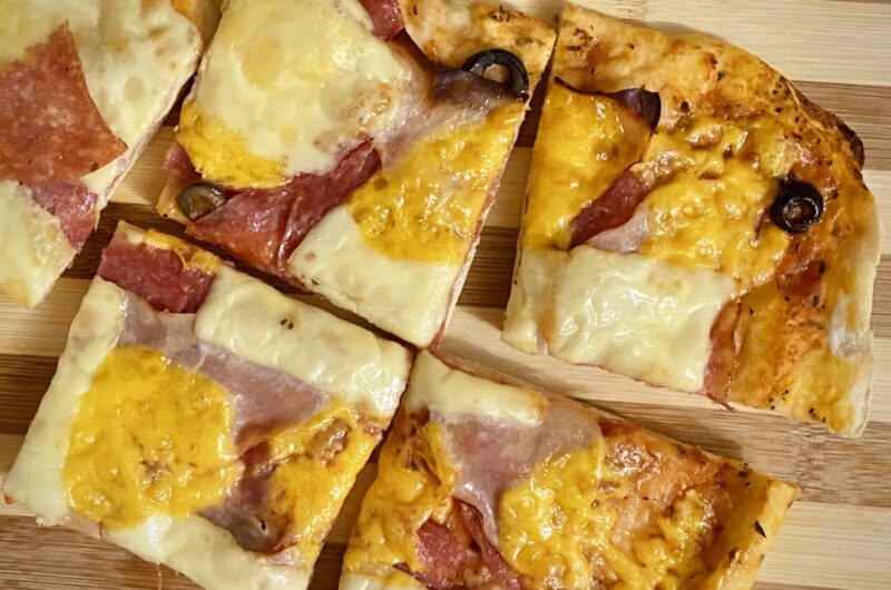 Pizza cu mix de carne