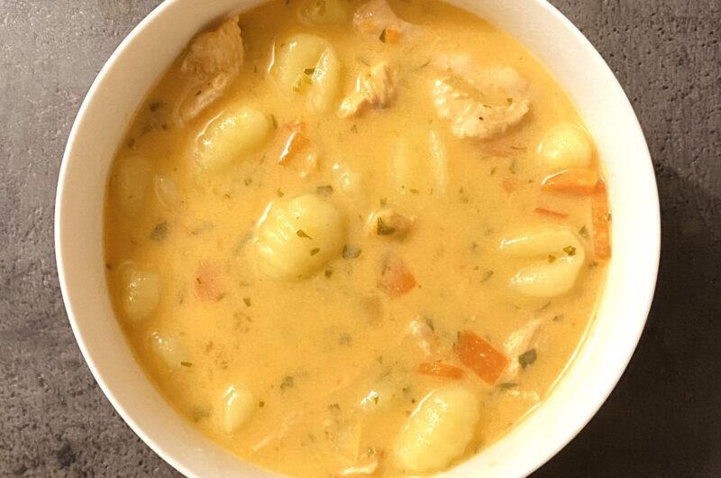 Supă de pui cu gnocchi