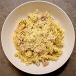 Paste cu cotlet și cașcaval