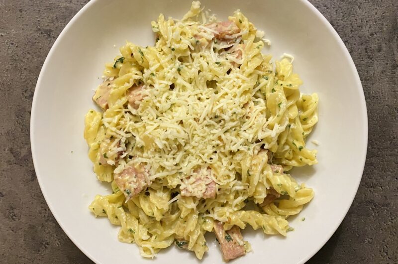 Paste cu cotlet și cașcaval