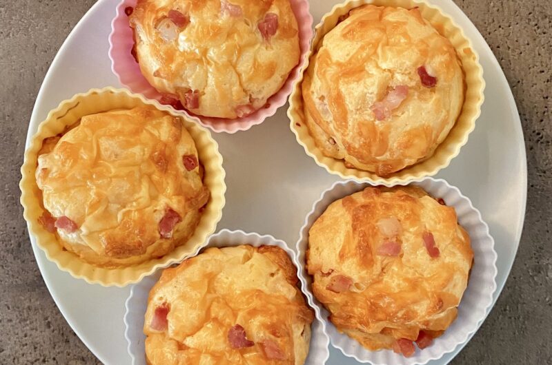 Brioșe cu bacon și cașcaval