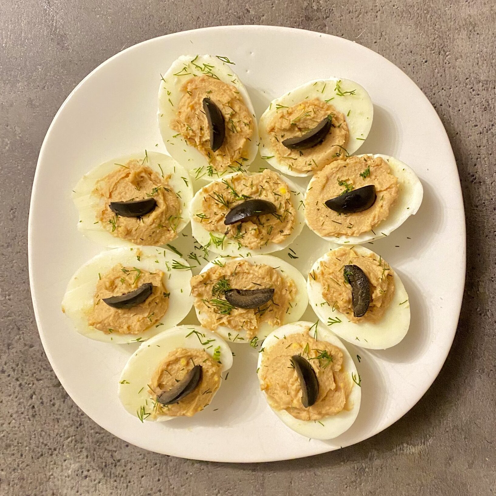 Ouă umplute cu pate