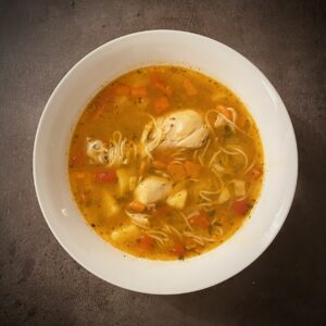 Ciorbă cu pulpe de pui