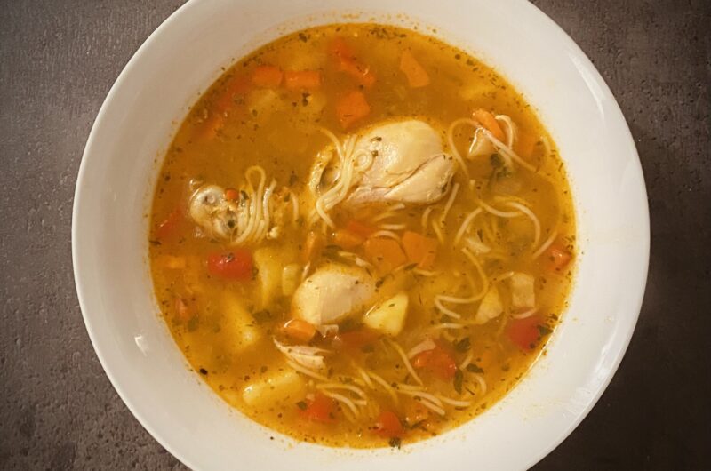 Ciorbă cu pulpe de pui