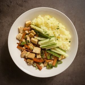 Orez cu tofu și legume