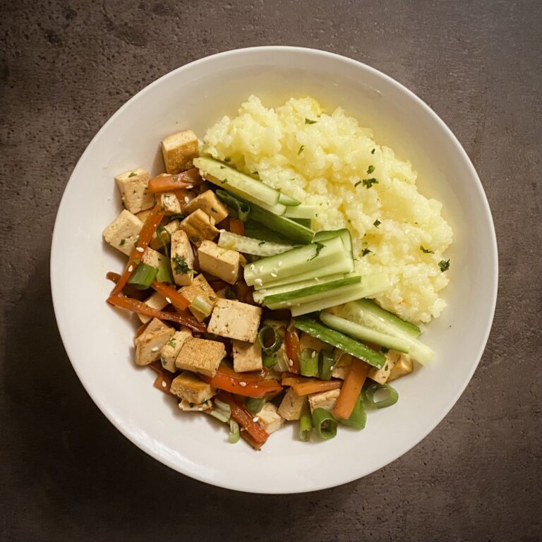 Orez cu tofu și legume