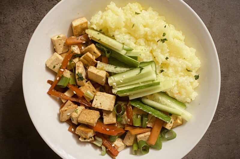 Orez cu tofu și legume
